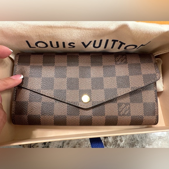 Louis Vuitton Brown Wallets in Iconic Damier Pattern - Picture 1 of 12